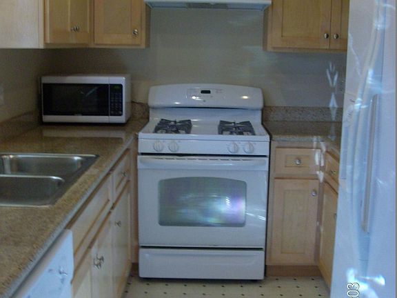 4th image of 115 Ocean St #B
