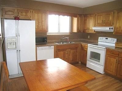 3rd image of 1305 Heatherdale Ave