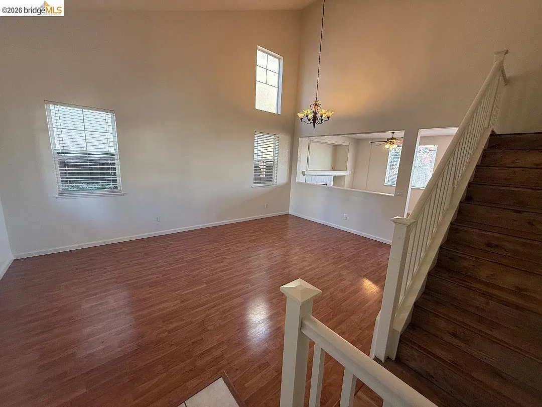 4 bed, 2.5 bath, 1865 sqft, $3,400 — Photo 3