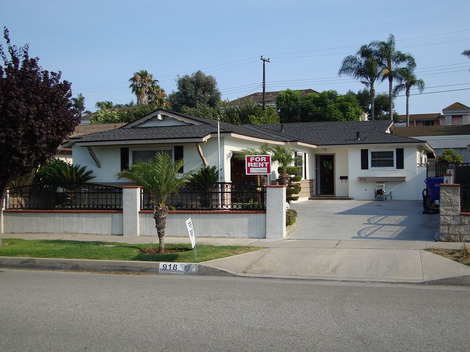 1st image of 918 W 214th St