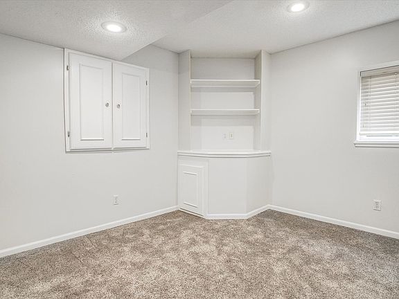 4th image of 144 NE Hidden Meadow Ln