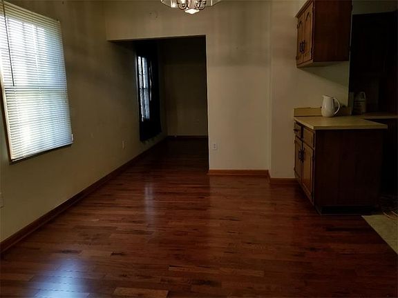 5th image of 712 Jefferson Ave