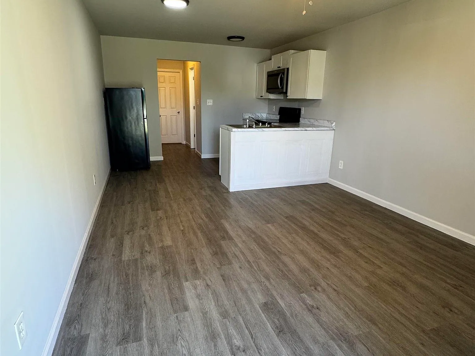 1 bed, 1.0 bath, 550 sqft, $850 — Photo 2