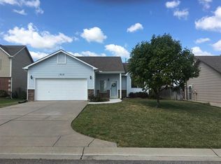 1913 S Hoyt Cir, Wichita, KS 67207