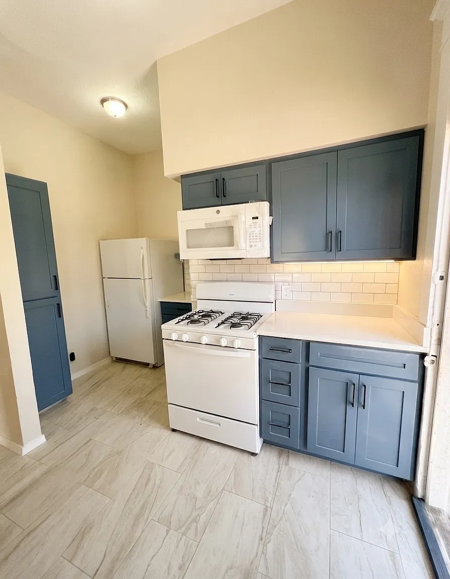 2 bed, 1050 sqft, $1,400 — Photo 4