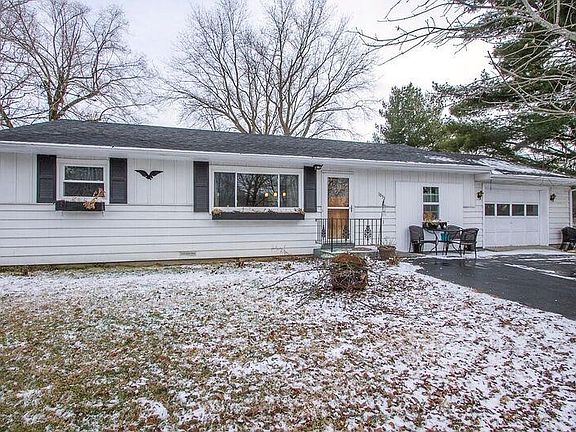 2nd image of 1033 Anthony Ln