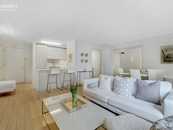 3rd image of 322 W 57th St APT 51Q