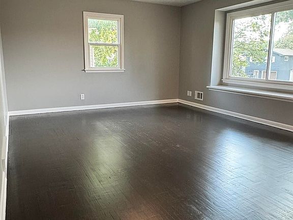 3rd image of 7007 Wood Lane Dr