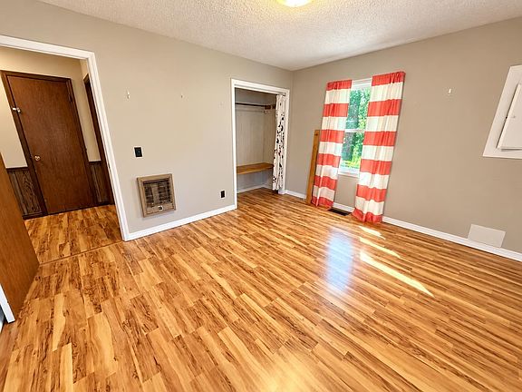 11th image of 305 3rd Ave S