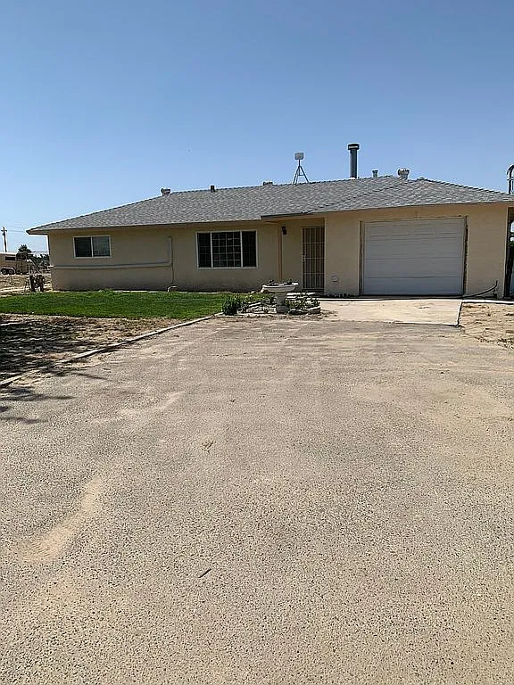 12877 S East Ave photo 1