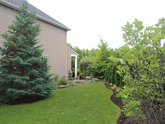 4th image of 290 Finestera Ln