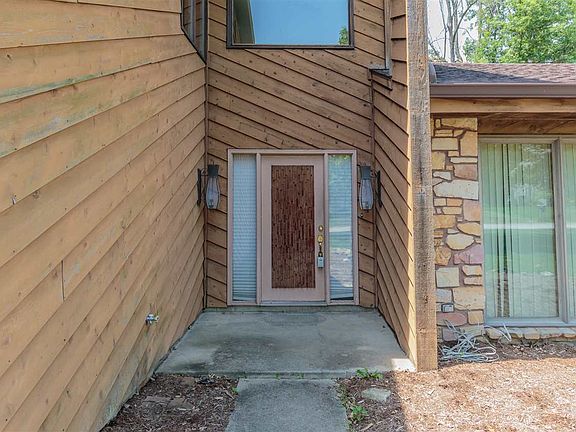 3rd image of 8401 N Tahoe Dr