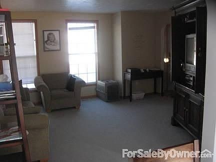 5th image of 204 Edgewood Dr