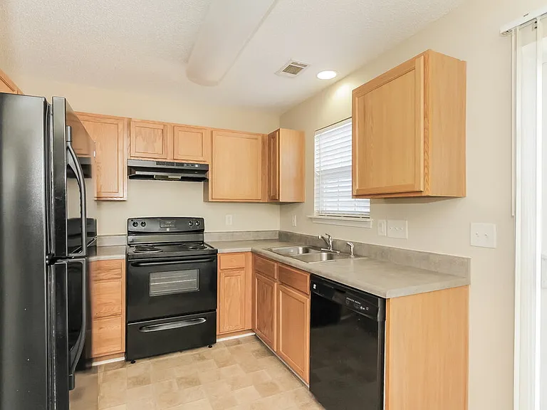 17113 Greenlawn Hills Ct — Photo 8