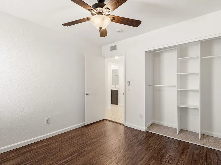 2298 N Indian Canyon Dr #E — Photo 21
