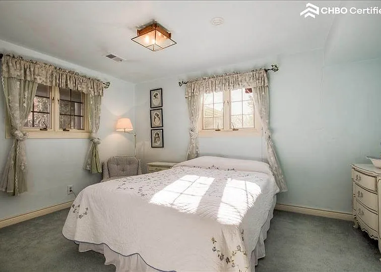 Bed 2- Adjacent door to bath.