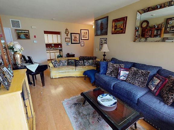2nd image of 612 Birchwood Park Dr #612
