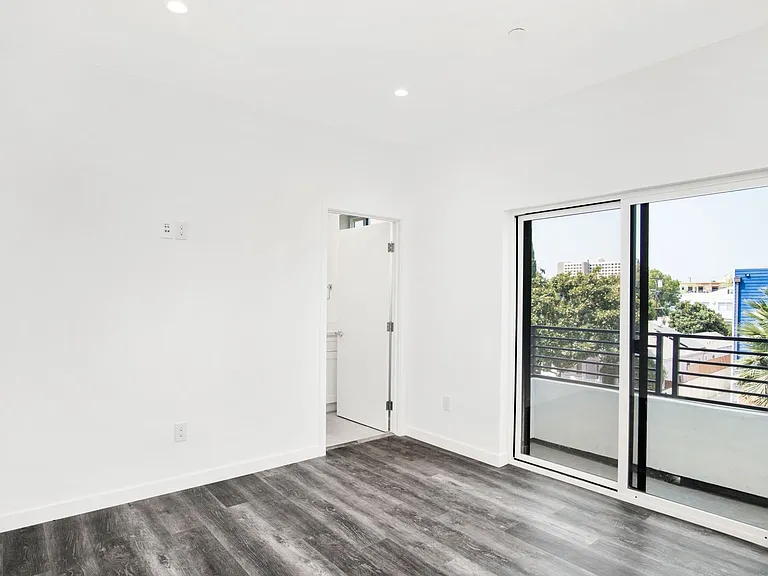 Brand New 3Bed/3.5 Bath Townhouse Available Now! — Photo 10