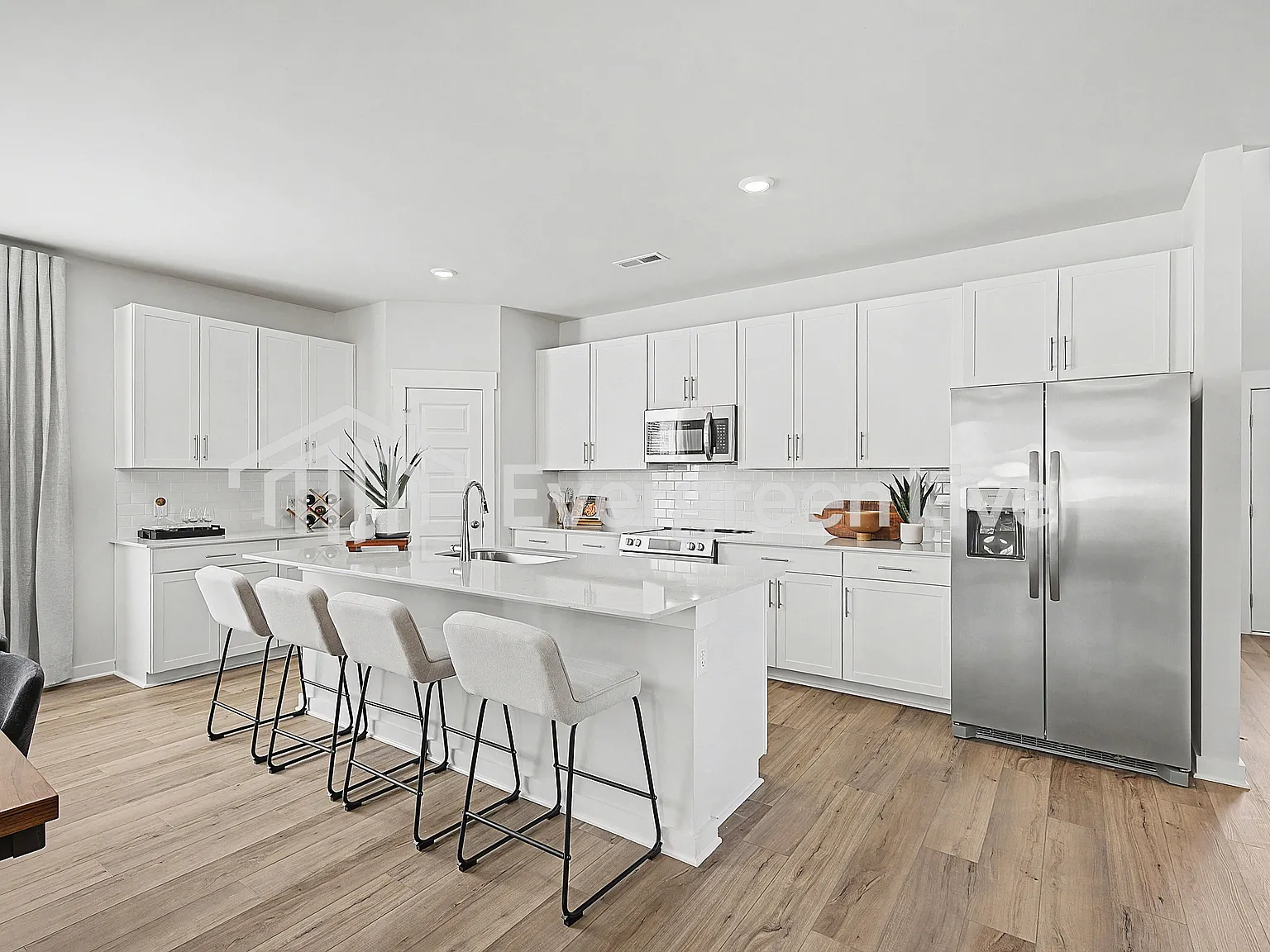 4 bed, 2.5 bath, 2571 sqft, $2,085 — Photo 2