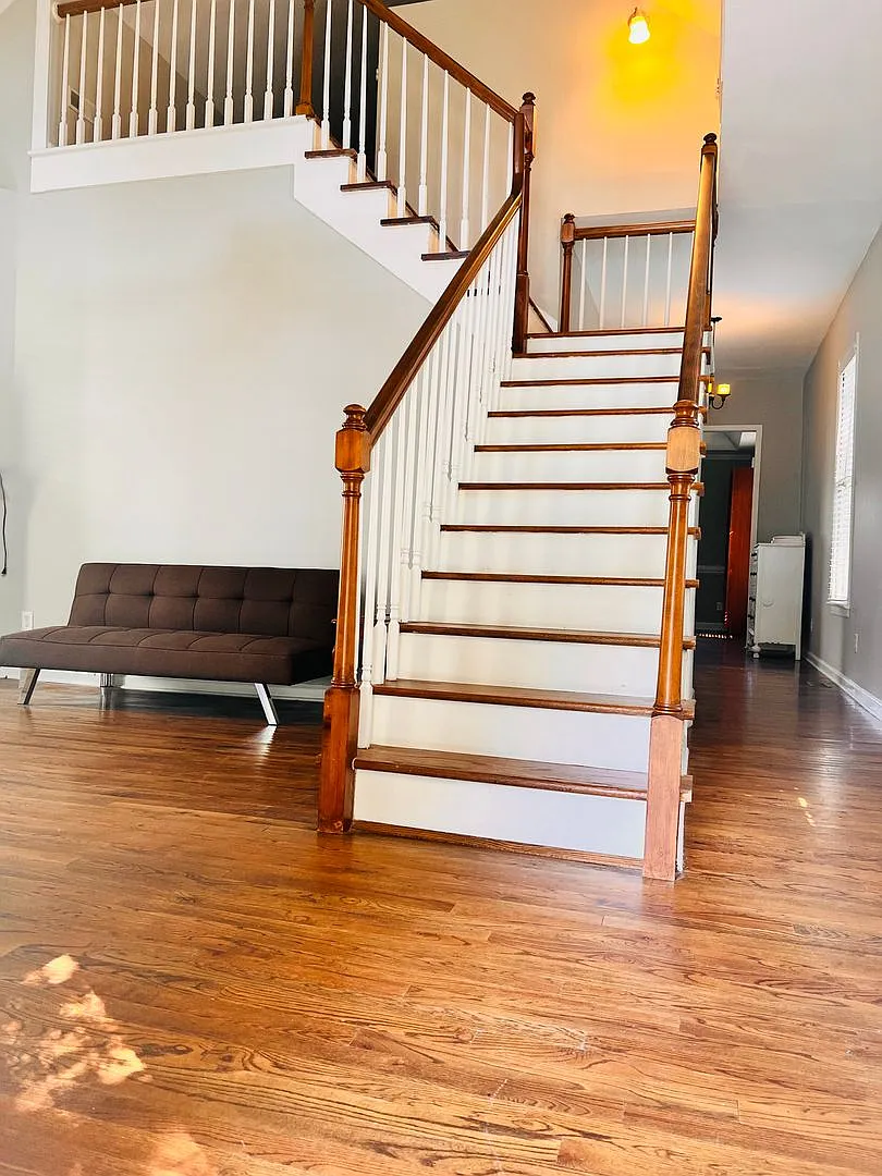 Charming 3 Bed/2 Bath Bungalow - Available in October!! — Photo 3