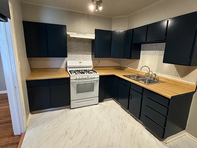 1134 S Xanthus Ave — Photo 8