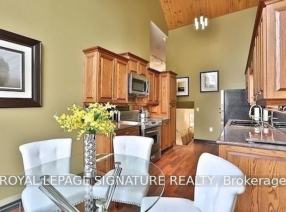 5th image of 585 Balliol St