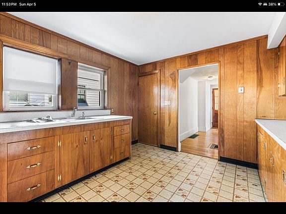 5th image of 14-16 Rogers Ave Unit 1