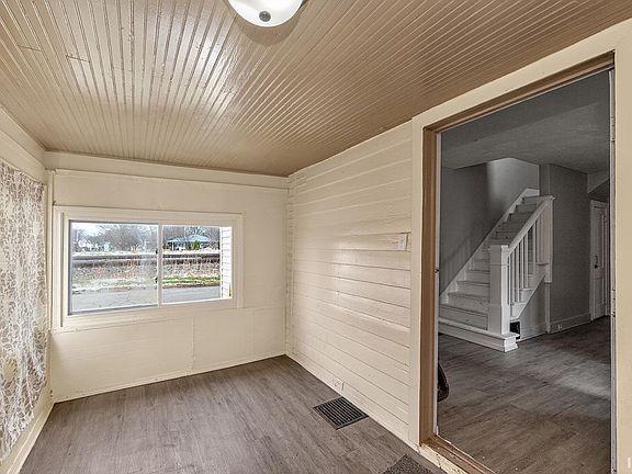 2nd image of 711 Rue St