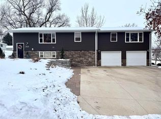 305 2nd St, Ireton, IA 51027