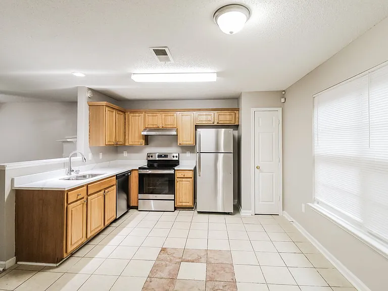 401 Kendall Ln — Photo 8