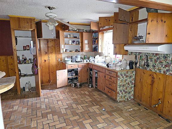 3rd image of 216 Westwood Rd