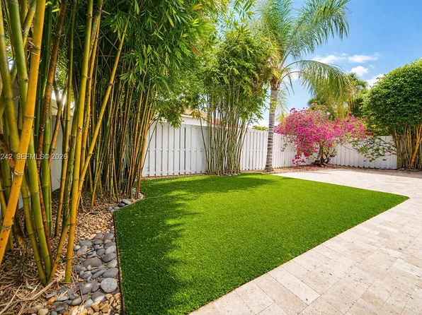 717 Tanglewood Cir, Weston, FL 33327