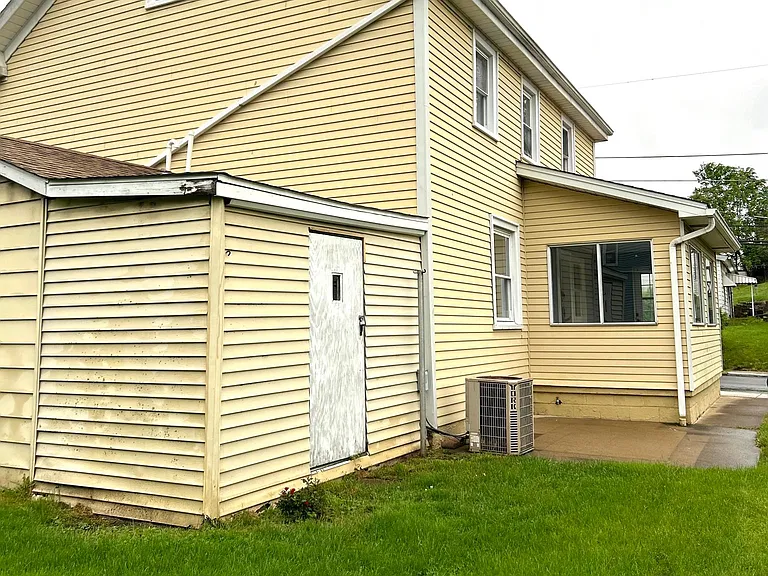42 E Pitt St — Photo 3