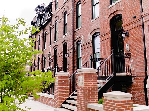 5th image of 121-127 Chestnut St APT 125-B