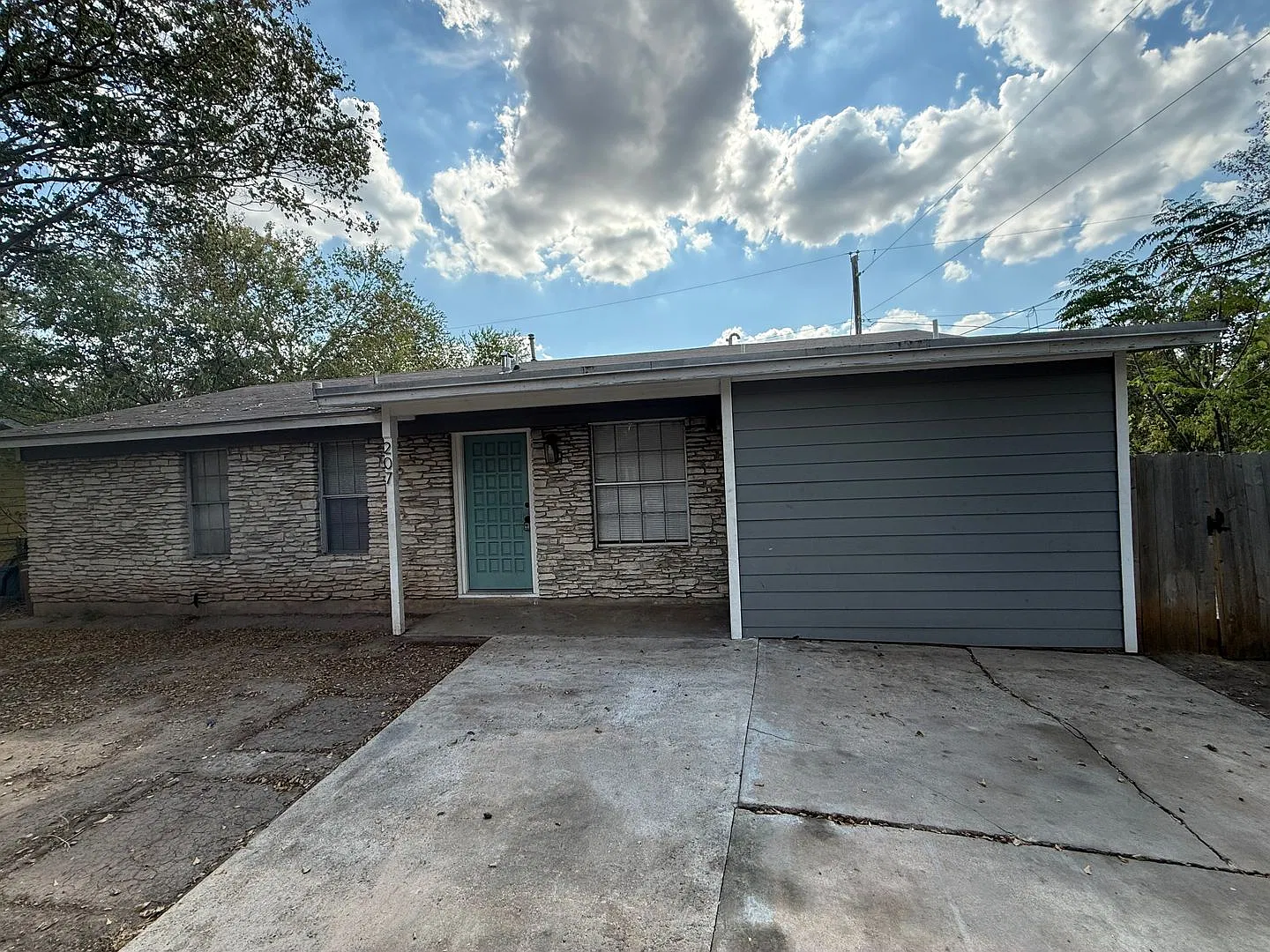 207 Schirra Pl 78753 | 3 Beds 2 Baths 1 Car garage $2195 — Photo 3