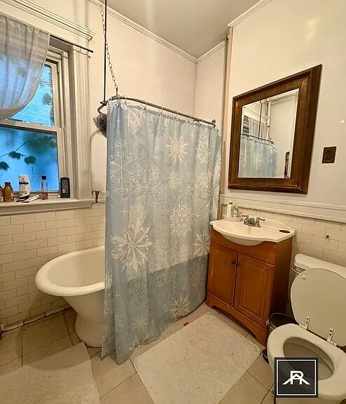 14 Euston St #1 — Photo 12