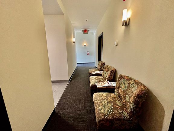 5th image of 1001 W 39th St #1W