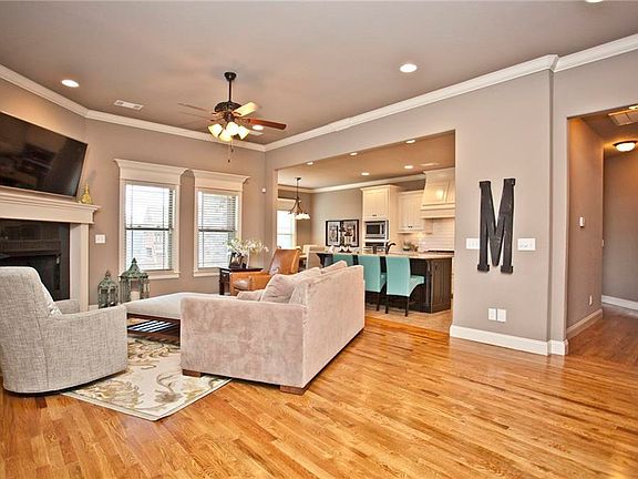 3rd image of 6102 W Woodbine Dr