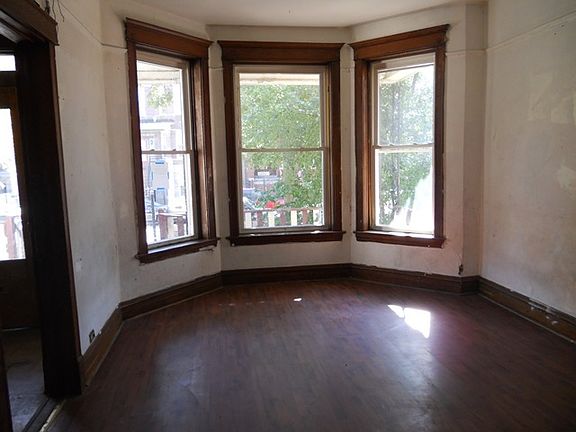 3rd image of 1638 N Karlov Ave