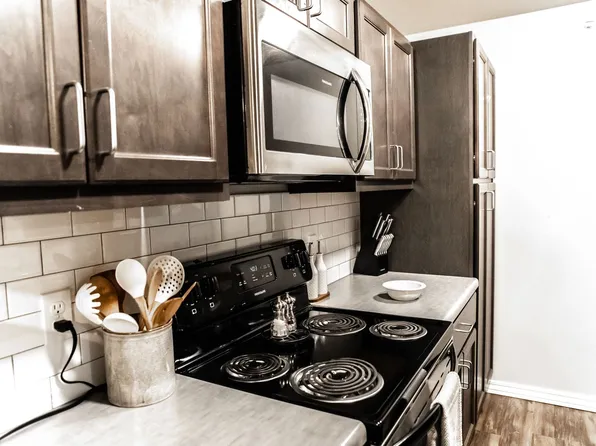 Markland/Wiles, 2013 E Cherry St #207, Springfield, MO 65802