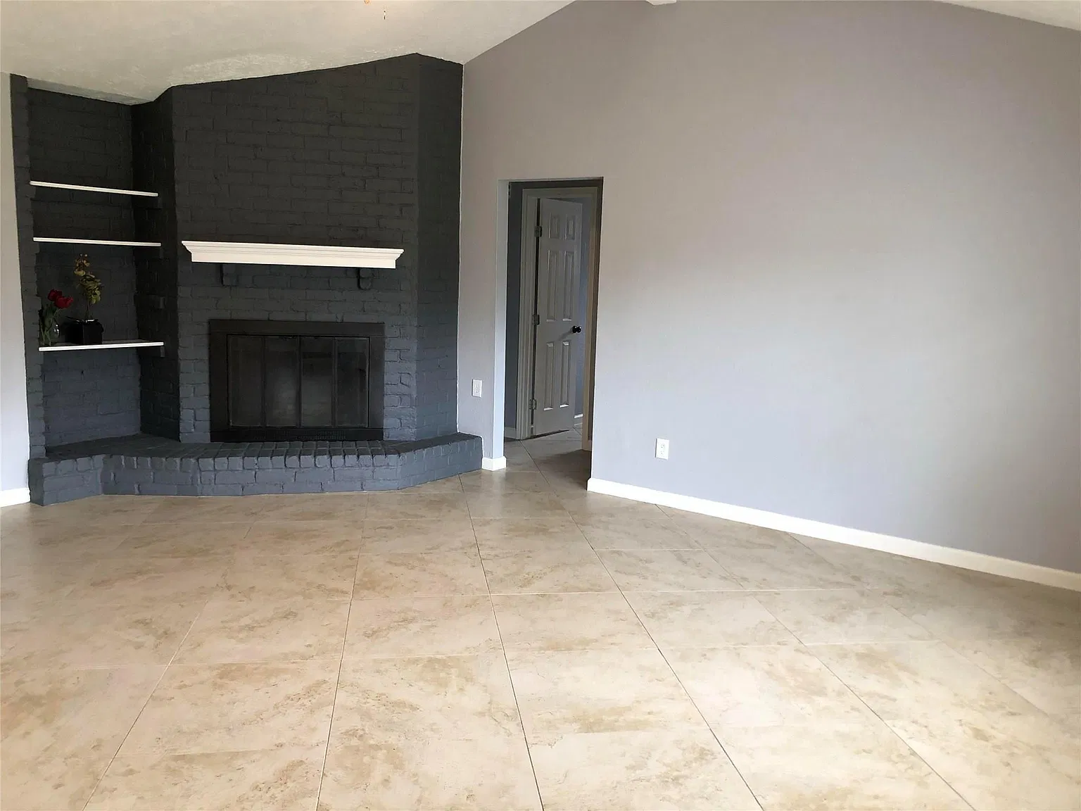 3 bed, 2.0 bath, 1296 sqft, $1,800 — Photo 2