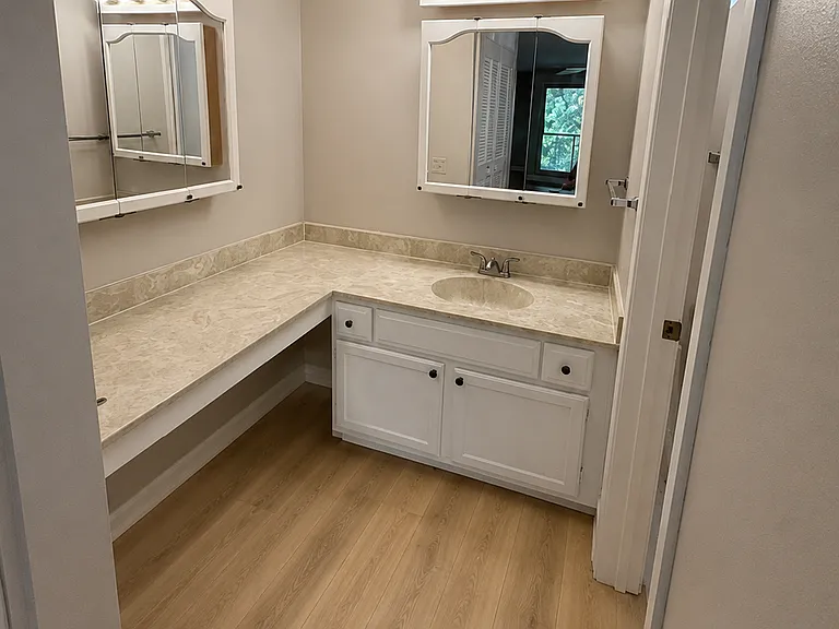 3rd Bedroom or Office w/ nice bookcases