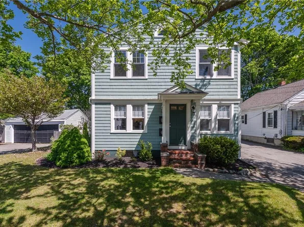 467 Maple Ave, Barrington, RI 02806