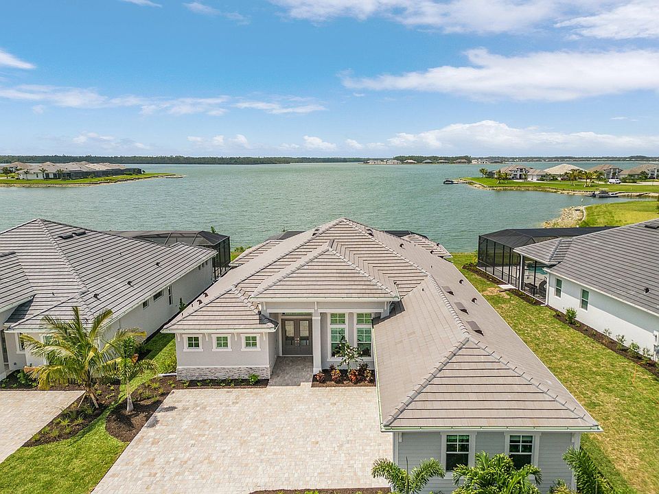 Aerial Long View 585 Acre Lake