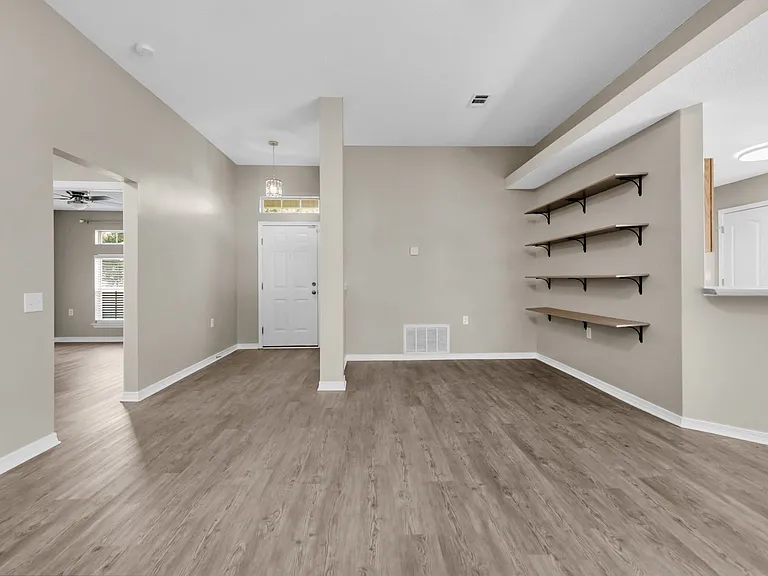 1477 Sturbridge Pl — Photo 2
