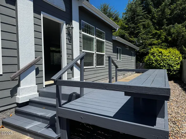 6060 NE Evergreen Ln, Newport, OR 97365