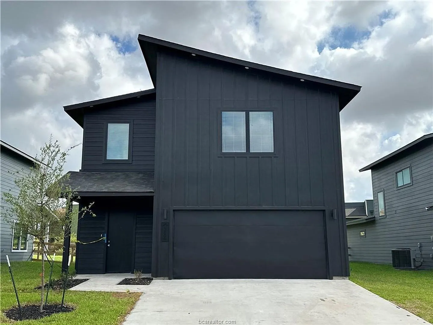 Pre-Lease Fall 2027 Luxury Home In South College Station — Photo 1