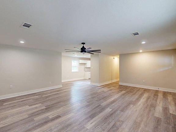 3rd image of 18 1/2 Woodlawn Dr