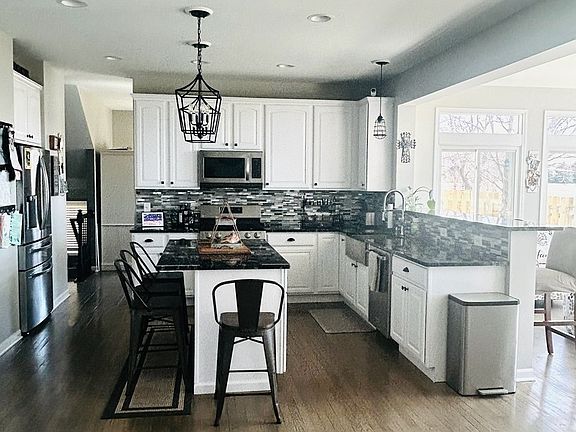 4th image of 437 Raintree Dr