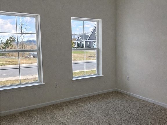 5th image of 4277 Hawthorn Dr